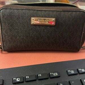 Micheal Kors wallet